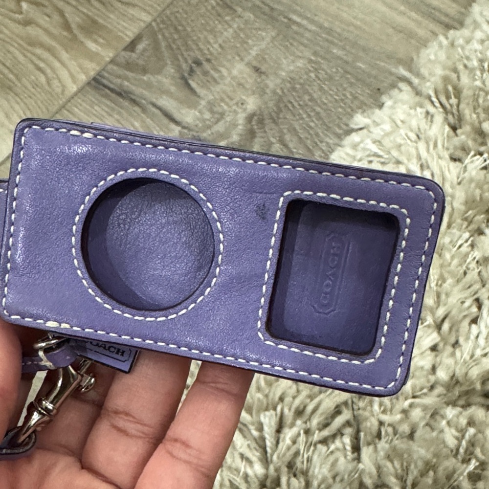 Coach iPod Nano purple leather case - Picture 4 of 9